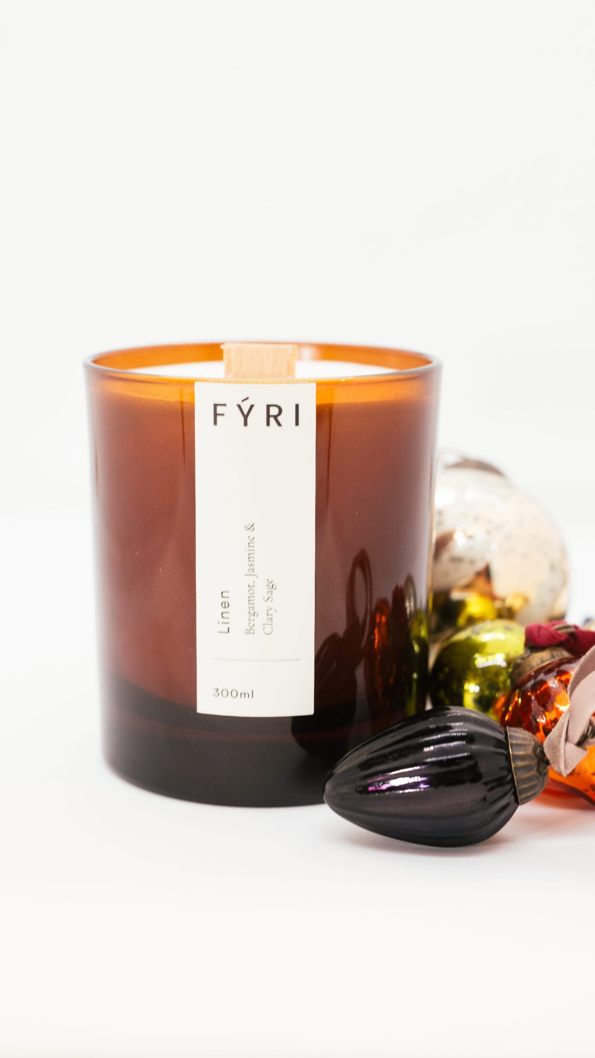 FYRI Natural Candle with baubles